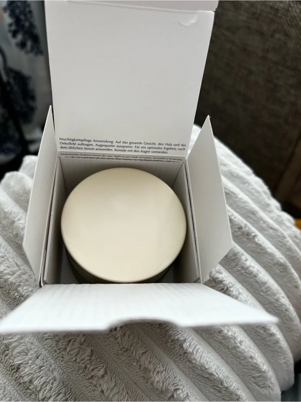 Algenist Moisturizer in Rose Gold and White